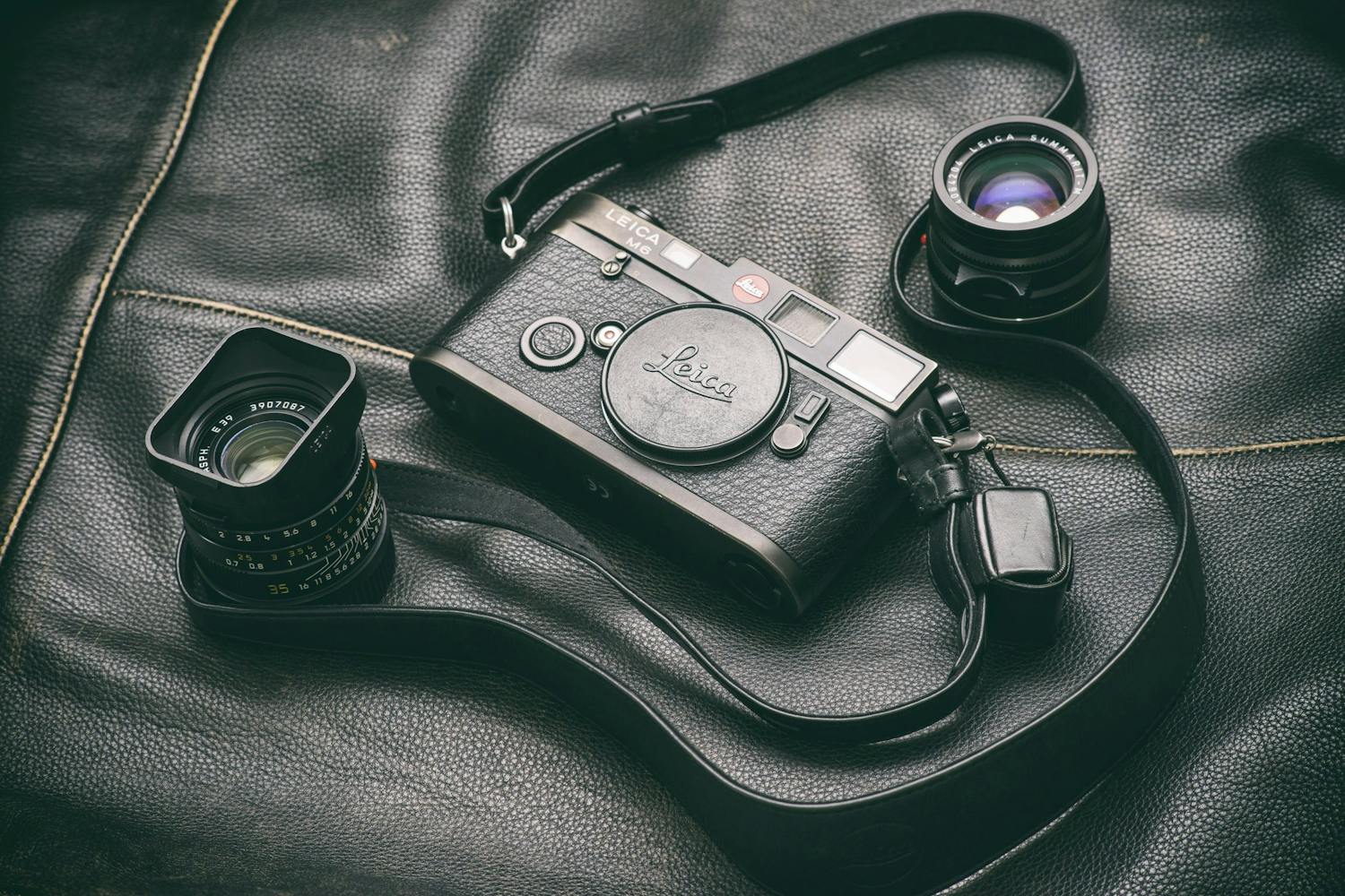 analogkamera med rem min Leica M6 analog mätsökarkamera